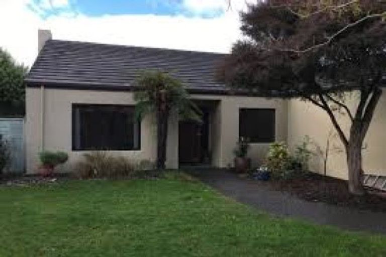 Photo of property in 73 Guildford Drive, Paraparaumu, 5032
