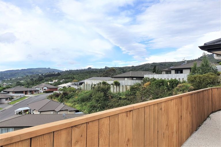 Photo of property in 28 Speldhurst Grove, Stokes Valley, Lower Hutt, 5019
