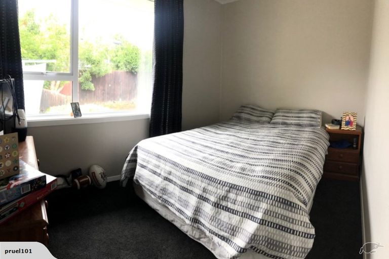 Photo of property in 6 Canberra Place, Redwood, Christchurch, 8051