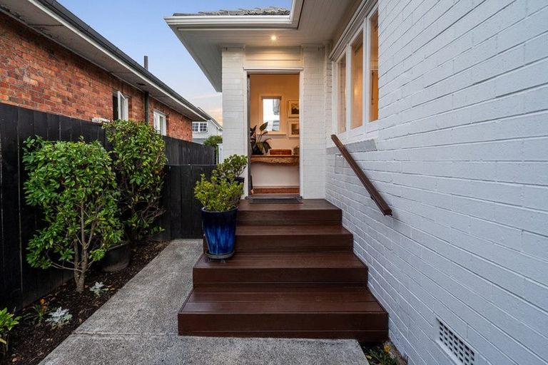 Photo of property in 1/58 Eversleigh Road, Belmont, Auckland, 0622