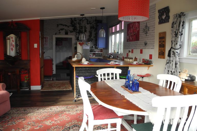 Photo of property in 22 Timaru Road, Waimate, 7924