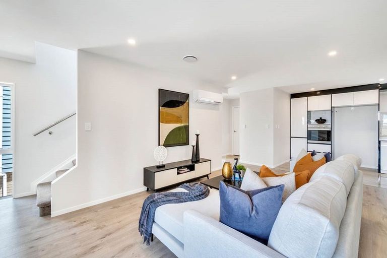 Photo of property in 25b Pupuke Road, Birkenhead, Auckland, 0627