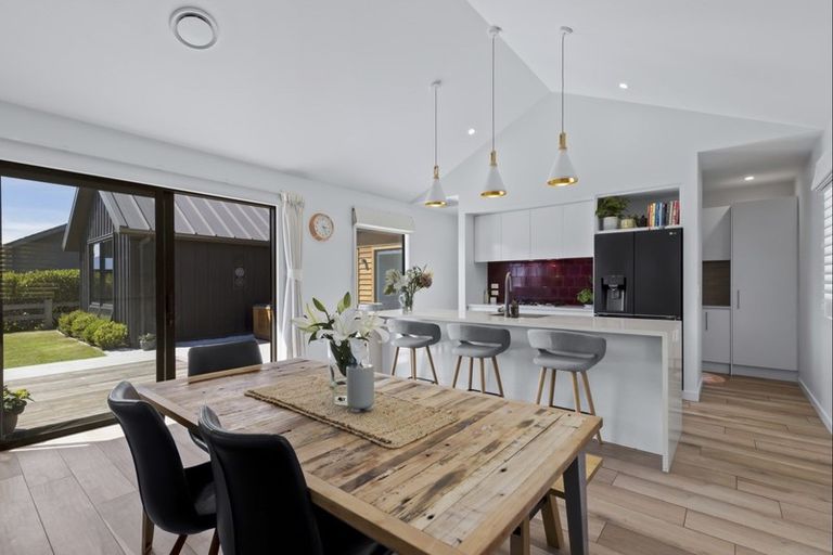 Photo of property in 12 Kinross Lane, Jacks Point, Queenstown, 9371