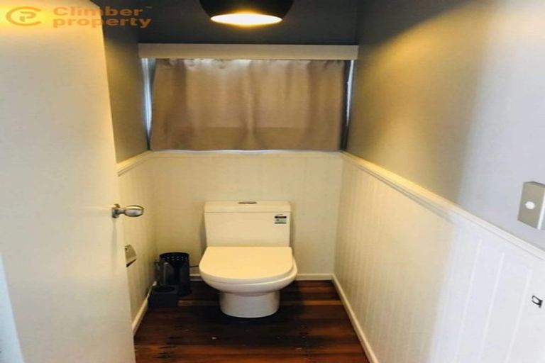 Photo of property in 2/26 Tonar Street, Northcote, Auckland, 0627