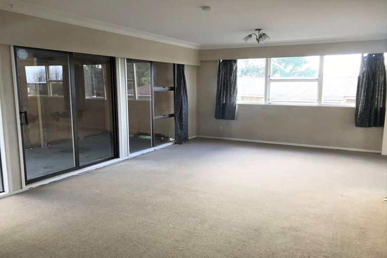 Photo of property in 32 Royal Road, Massey, Auckland, 0614