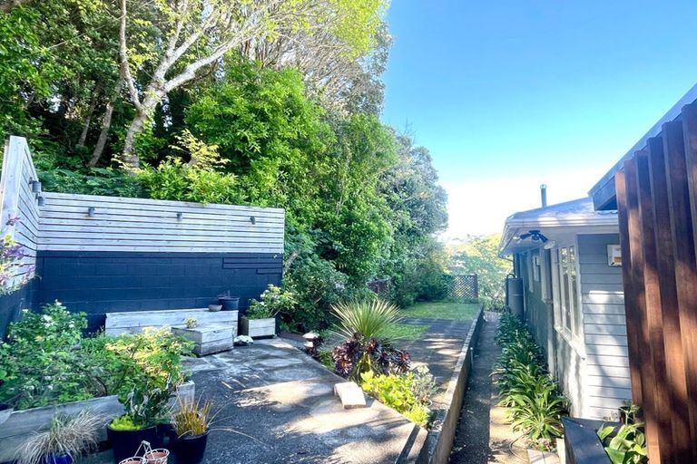 Photo of property in 15 Montreal Grove, Kingston, Wellington, 6021