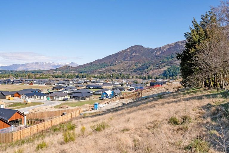 Photo of property in 17 Tomtit Crescent, Lake Hawea, Wanaka, 9382