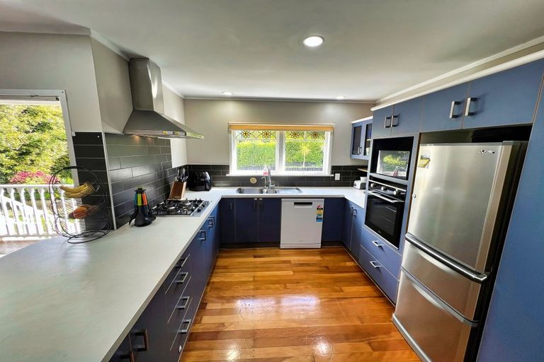 Photo of property in 20 Longbill Place, Glendene, Auckland, 0602