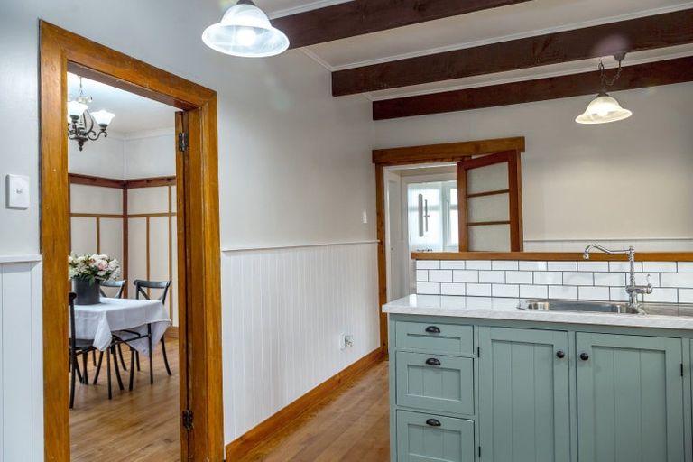 Photo of property in 98 Brandon Street, Featherston, 5710