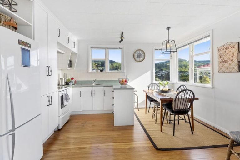 Photo of property in 78 Taylor Terrace, Tawa, Wellington, 5028