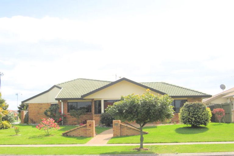 Photo of property in 1 Montego Drive, Papamoa Beach, Papamoa, 3118