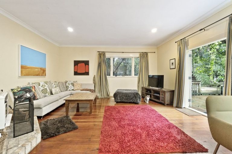 Photo of property in 139 Woodlands Park Road, Titirangi, Auckland, 0604