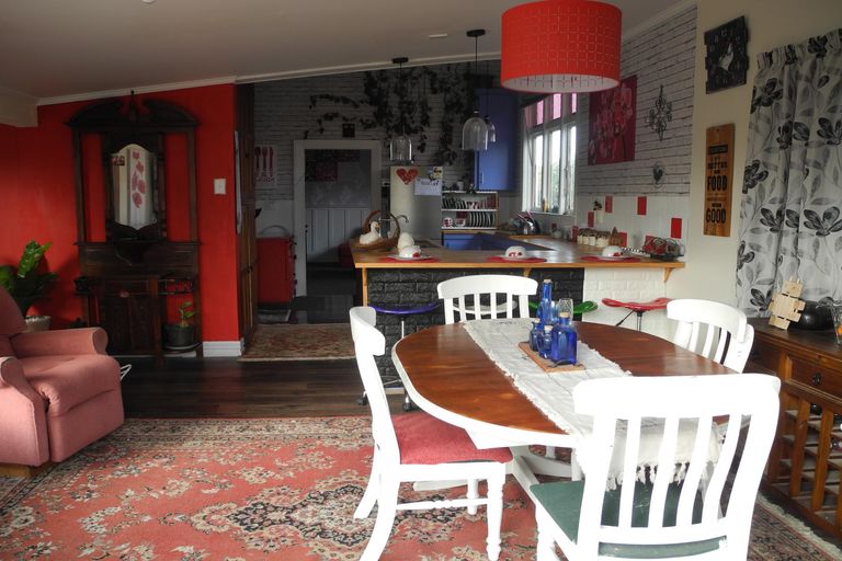 Photo of property in 22 Timaru Road, Waimate, 7924