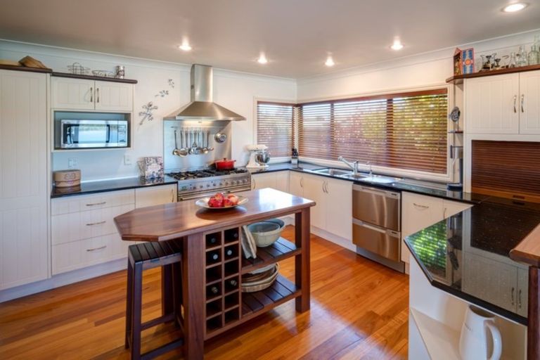 Photo of property in 27 Callender Place, Shelly Park, Auckland, 2014