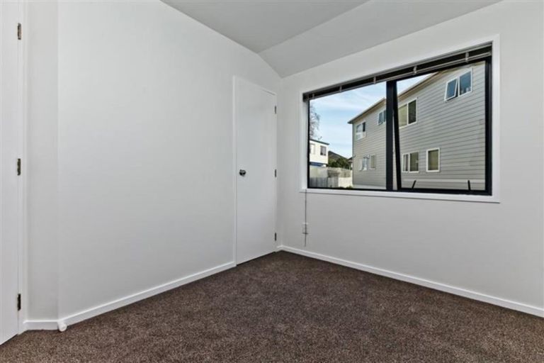 Photo of property in 1/5 Kilham Avenue, Northcote, Auckland, 0627