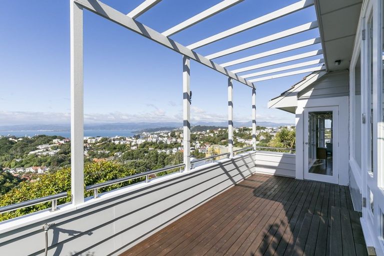 Photo of property in 22 Fairview Crescent, Kelburn, Wellington, 6012