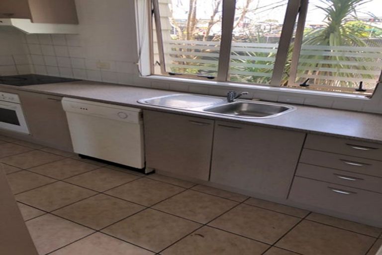 Photo of property in 1/4 Keeling Road, Henderson, Auckland, 0612