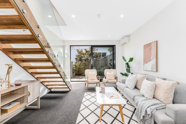 Photo of property in 12/20 Trent Street, Island Bay, Wellington, 6023