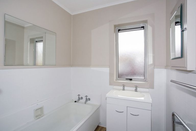 Photo of property in 8 Opaheke Road, Papakura, 2110