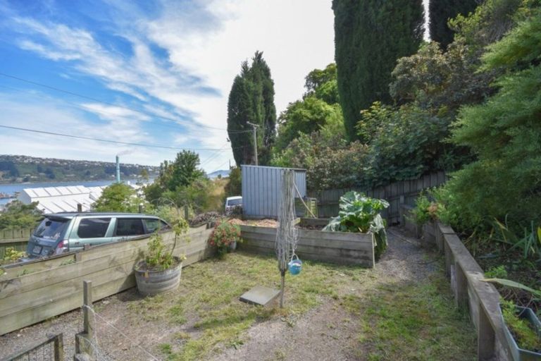 Photo of property in 1 Ocean View Road, Ravensbourne, Dunedin, 9022