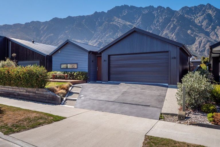 Photo of property in 11 Howden Drive, Jacks Point, 9371