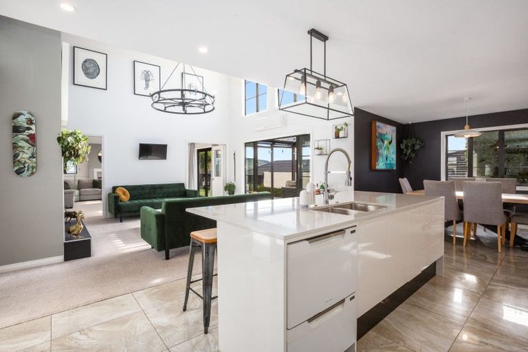 Photo of property in 88 Queen Charlotte Drive, Aotea, Porirua, 5024