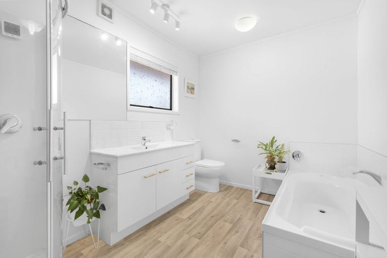 Photo of property in 185b Centreway Road, Orewa, 0931