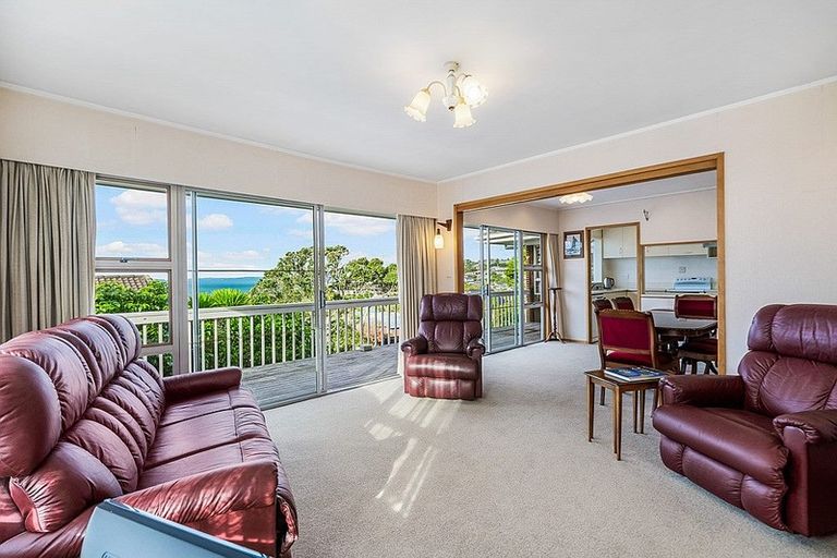 Photo of property in 26 Masterton Road, Rothesay Bay, Auckland, 0630