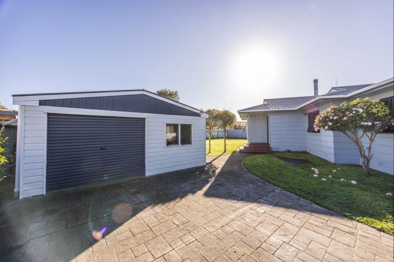Photo of property in 28 Peppertree Glade, Kelvin Grove, Palmerston North, 4414