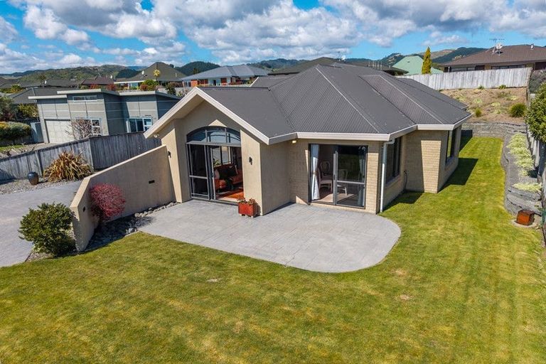 Photo of property in 101 Realm Drive, Paraparaumu, 5032