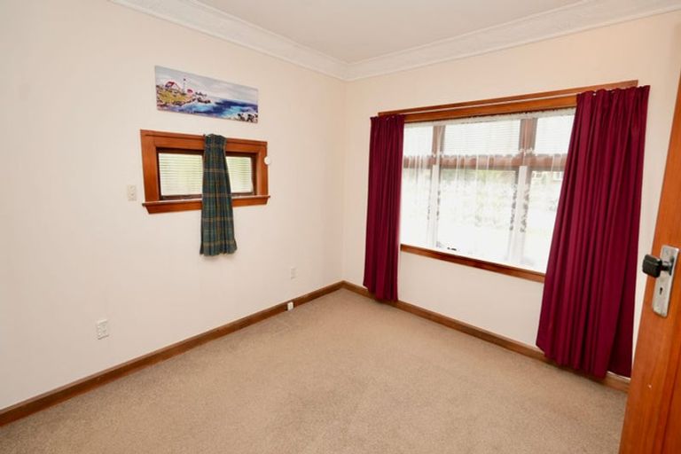 Photo of property in 28 Rangitane Street, Palmerston North, 4414
