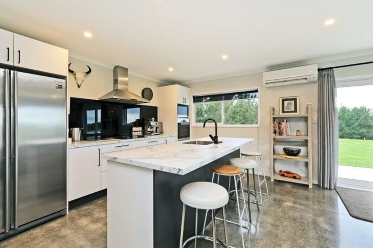 Photo of property in 1050 Kahuranaki Road, Kahuranaki, Havelock North, 4295