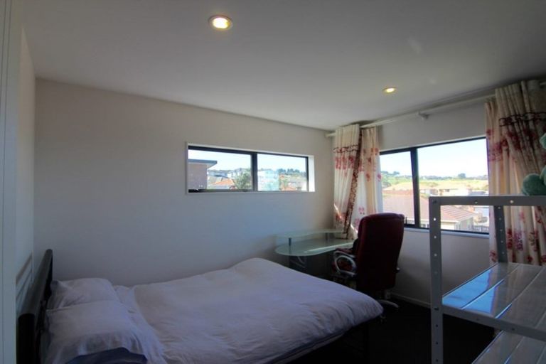 Photo of property in 69 Kirikiri Drive, Papakura, 2110