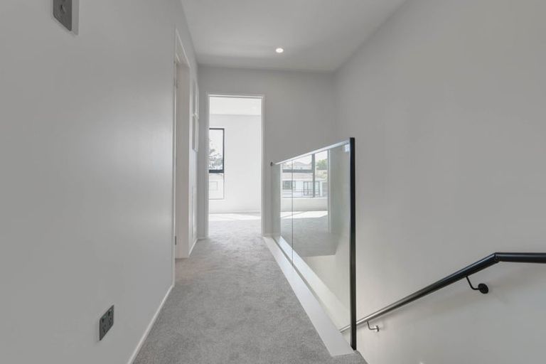 Photo of property in 6b Athena Drive, Totara Vale, Auckland, 0629
