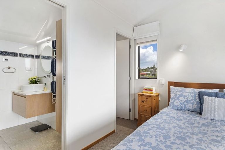 Photo of property in 9a Huntly Road, Campbells Bay, Auckland, 0630