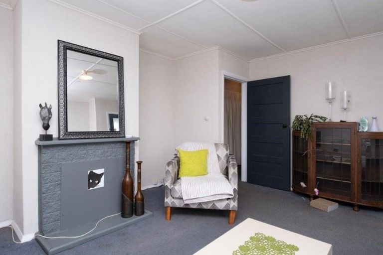 Photo of property in 2 Waihi Road, Hawera, 4610