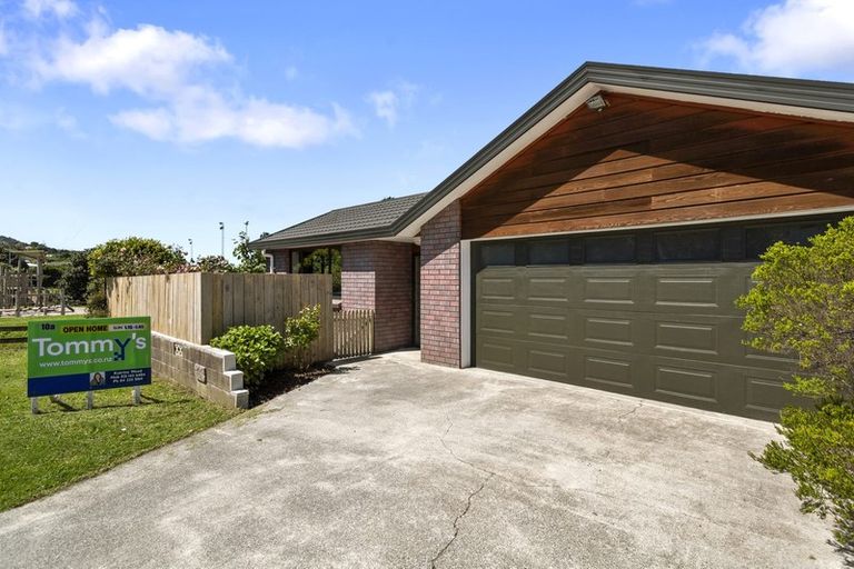 Photo of property in 10a Park Avenue, Tawa, Wellington, 5028