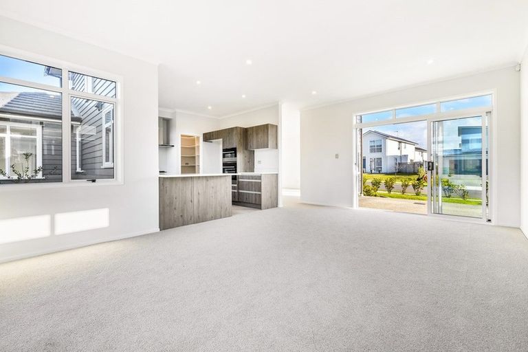 Photo of property in 13 Couldrey Crescent, Red Beach, 0932