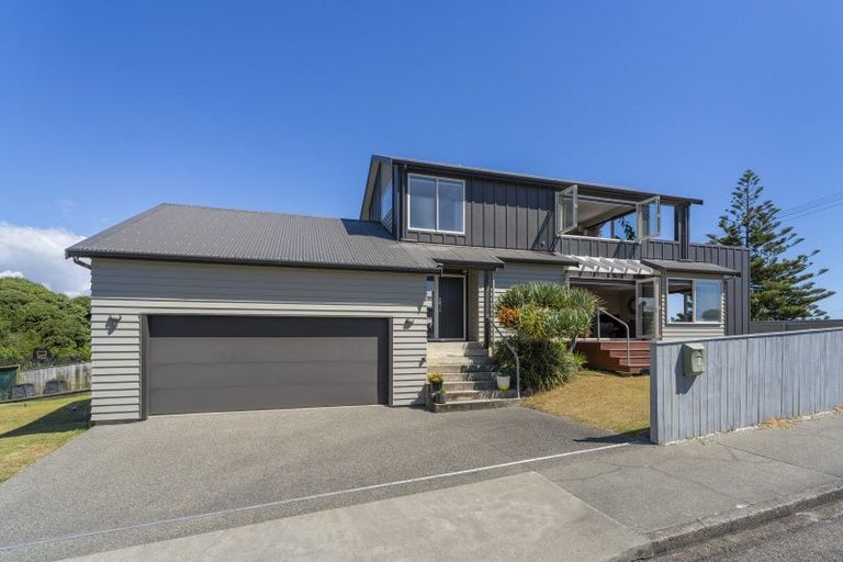 Photo of property in 2 Kowhai Street, Otaki Beach, Otaki, 5512
