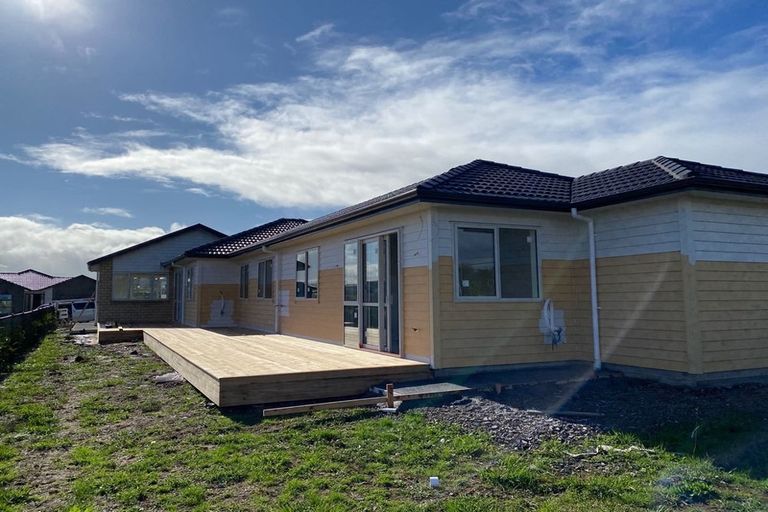 Photo of property in 51 Twin Parks Rise, Papakura, 2110