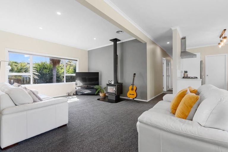 Photo of property in 33 Donnelly Street, Oakura, 4314