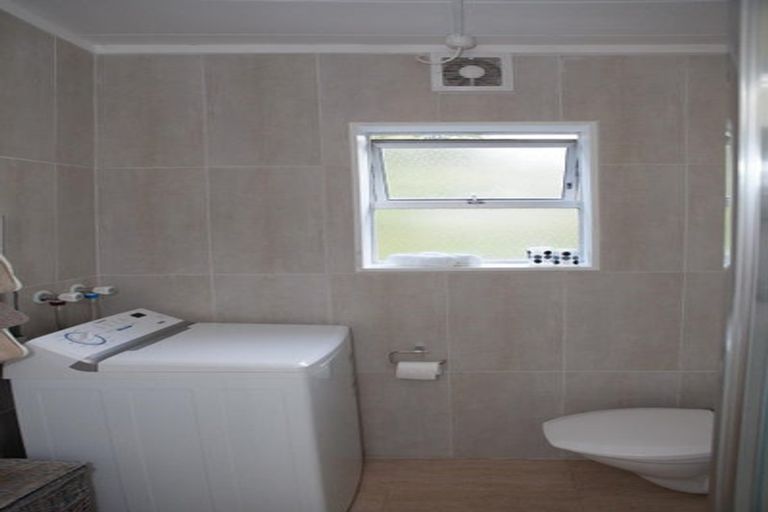 Photo of property in 9/18 Parr Terrace, Castor Bay, Auckland, 0620