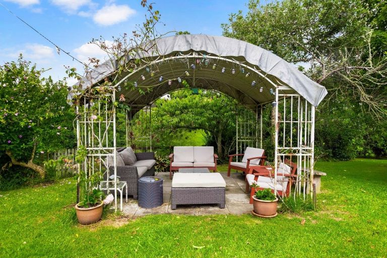 Photo of property in 98 Hanham Road, Kumeu, 0891