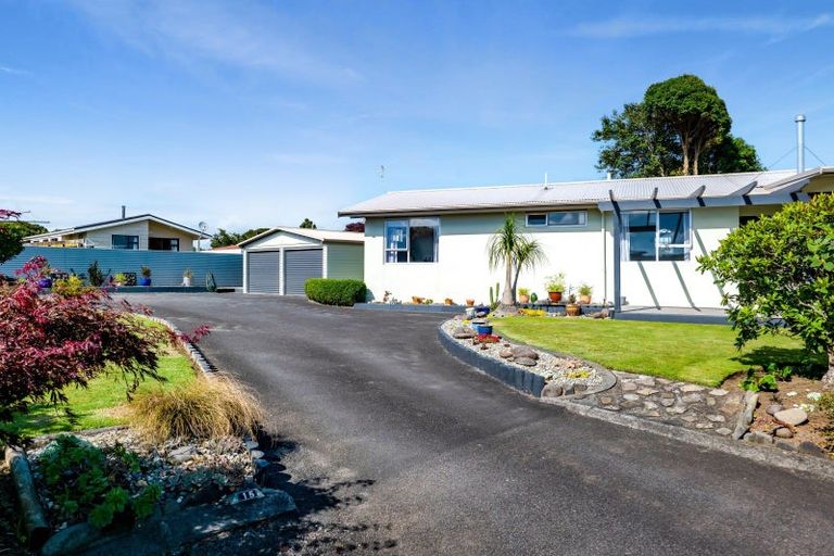 Photo of property in 15 Leon Place, Waitara, 4320