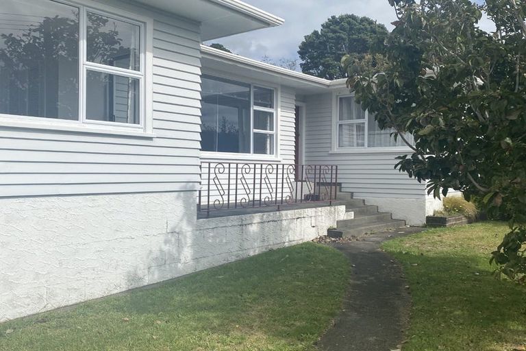 Photo of property in 42 Awanui Street, Merrilands, New Plymouth, 4312