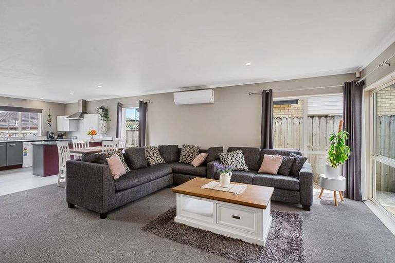 Photo of property in 10 Peachstone Lane, Henderson, Auckland, 0612