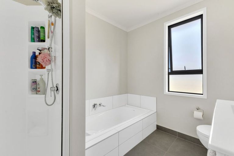 Photo of property in 9 Discovery Place, Marfell, New Plymouth, 4310