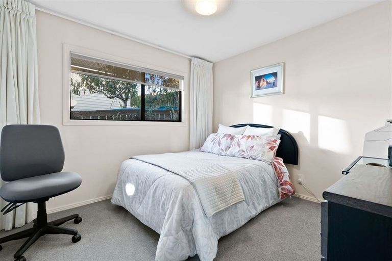 Photo of property in 2/12 Santa Monica Place, Goodwood Heights, Auckland, 2105