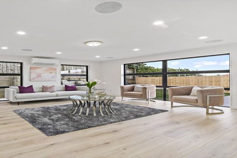 Photo of property in 11 Tawapou Close, Massey, Auckland, 0614