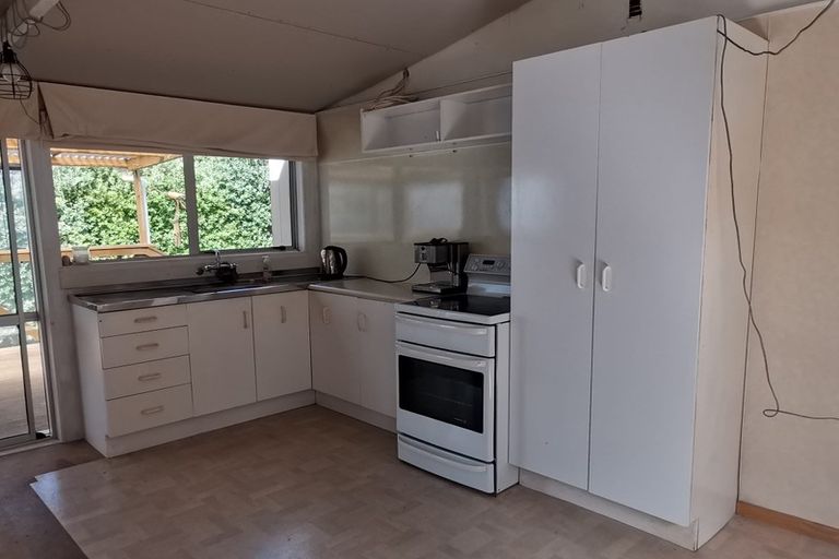 Photo of property in 15 Regent Street, Whakapirau, Maungaturoto, 0583